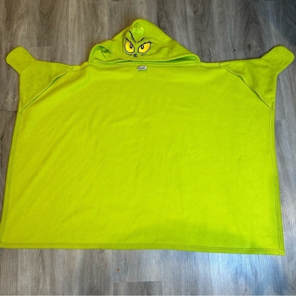 Dr. Seuss Grinch hooded blanket